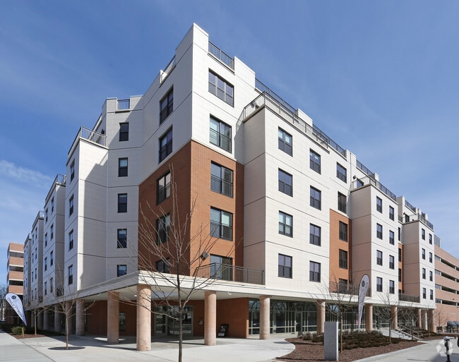 Primary Photo - Midd-Town Apartments