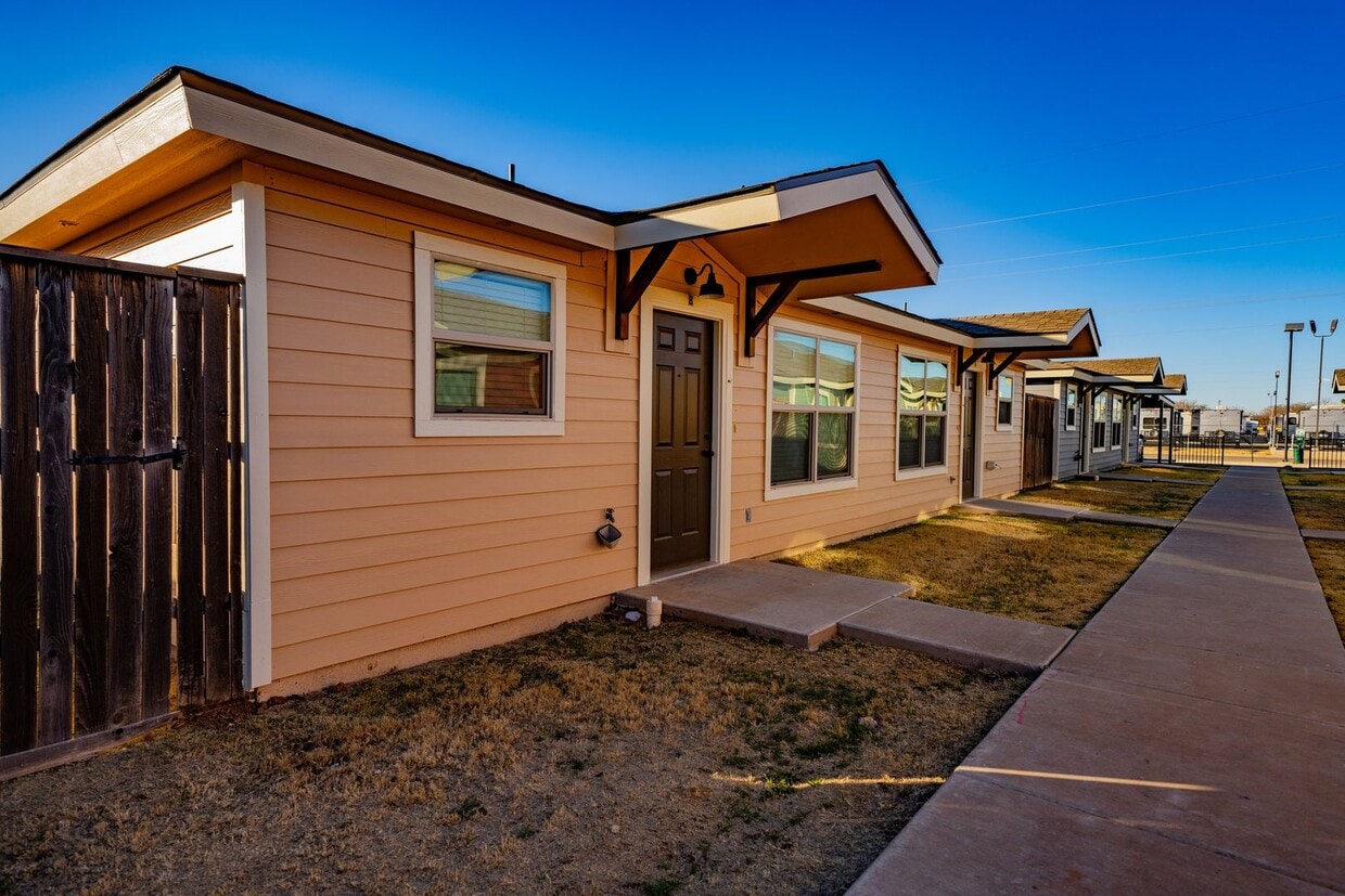 Floor Plan - 2 bedroom/2 bathroom- large yard