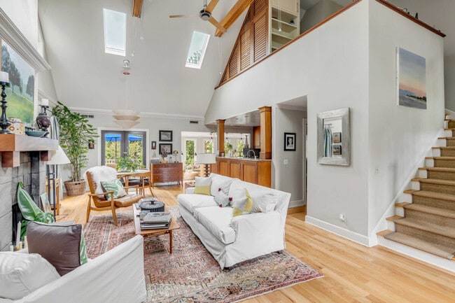 Building Photo - 209 Station 17 St Unit SI ID1513843P