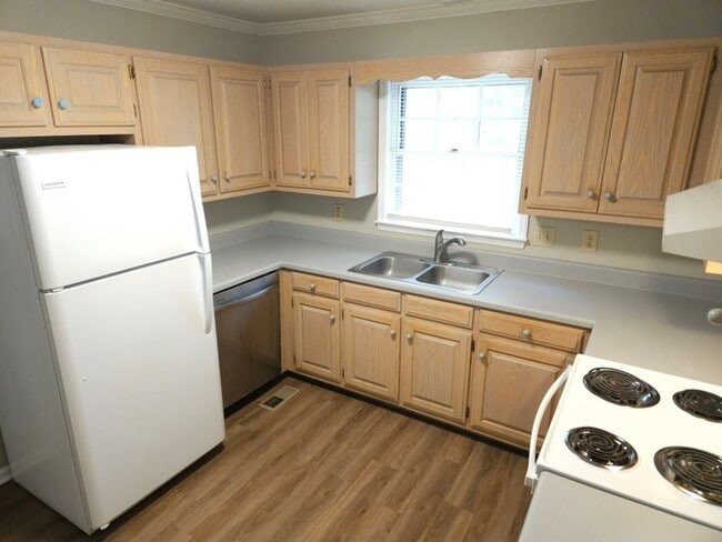 Photo - 511 Winthorne Ct