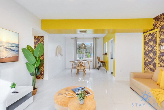 Building Photo - 809 S Ocean Dr Unit ID1227349P