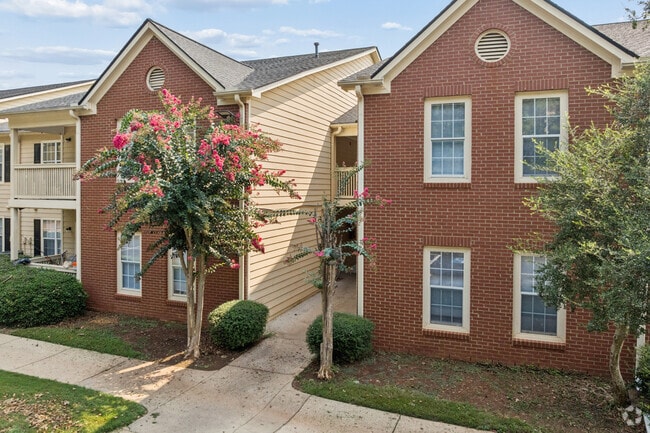 Building Photo - Heritage Hills