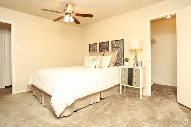 Two Bed 1.5 Bath - Parks on the Green