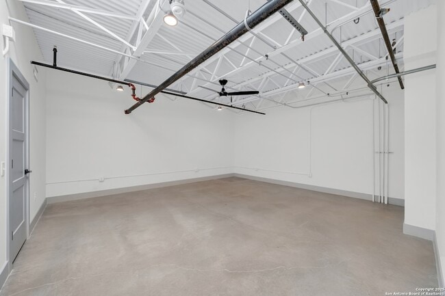 Photo - 215 Coca-Cola Pl