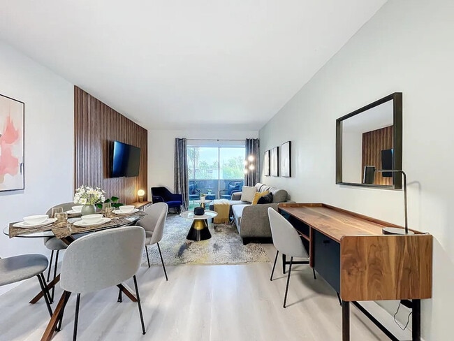 Building Photo - 1401 SE 15th St Unit ID1224094P