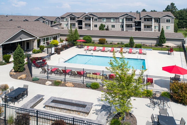 Building Photo - Legacy Villas