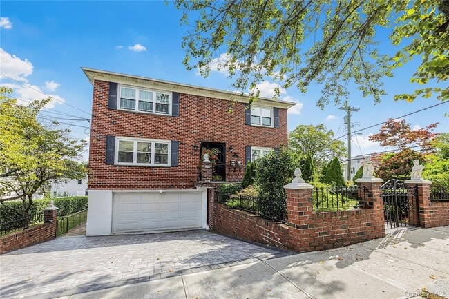 Building Photo - 2 Bryn Mawr Pl Unit 1st floor