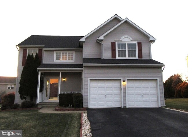 Building Photo - 136 Clear Creek Dr