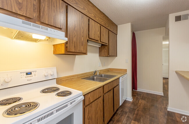 1BR, 1BA - 713 SF - Greenbrier Apartments