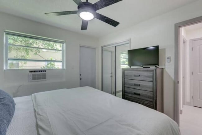 Photo - 820 NE 14th Ave Unit SI ID1369646P