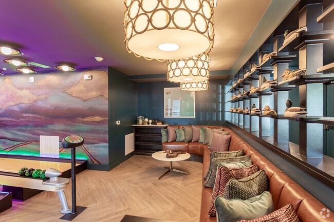 Bowling Lounge - The Mallory