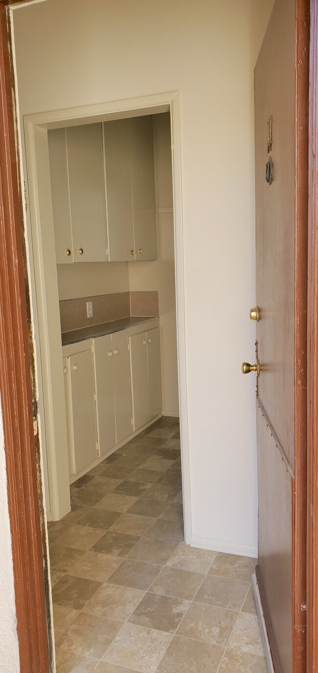 Fr. dr looking into kitchen - Westwood Apartments, Inc