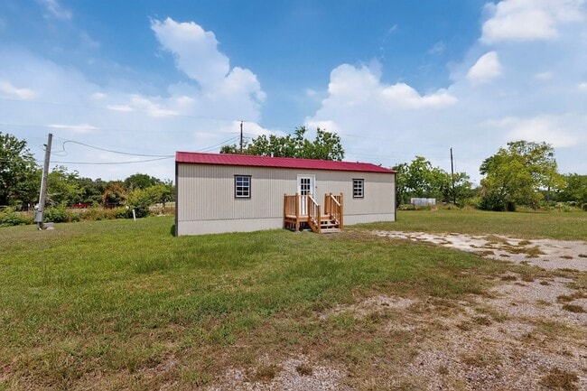 Photo - 1657 E 2nd St