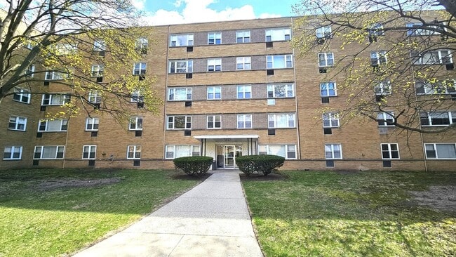 Building Photo - 2025 W Granville Ave Unit B305
