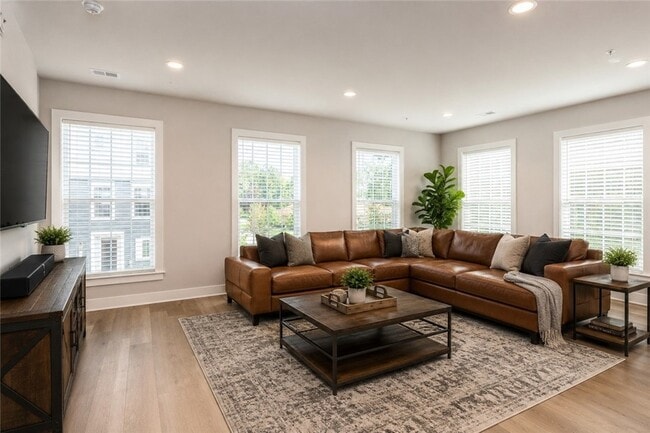 Photo - 701 Halcyon Ln