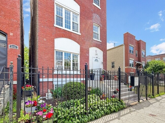 Photo - 2953 W Warren Blvd Unit 1