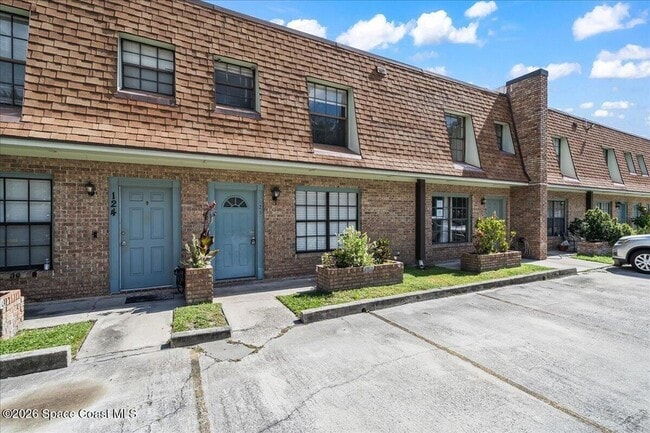 Photo - 1300 Arlington Ln NE