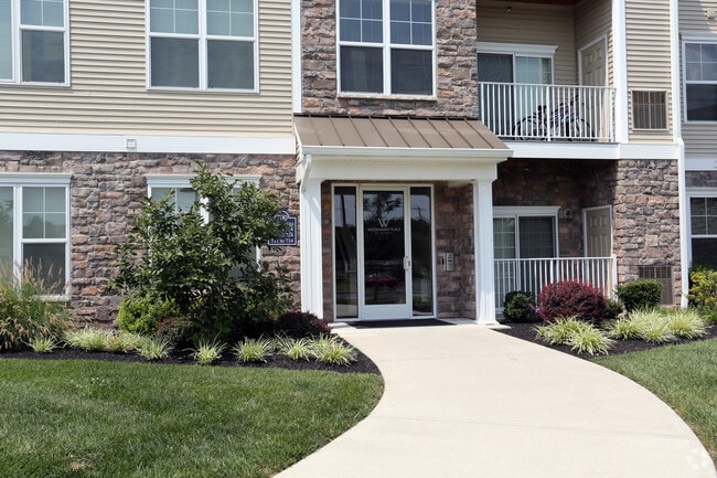 Community - Woodmont Place