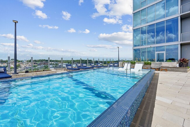 Vertis Pool - Vertis Green Hills