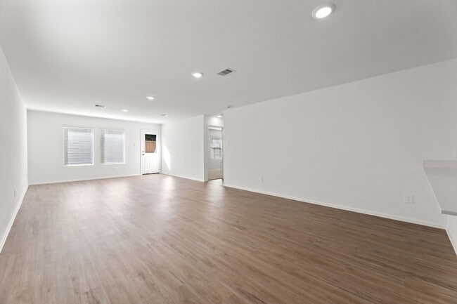 Photo - 17747 Pemswood Dr