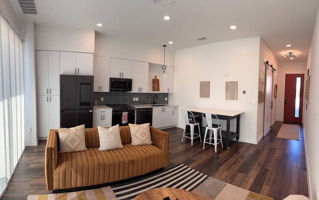 Photo - 2165 Gabriels Pl Unit FL1-ID1346922P