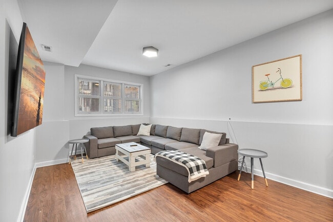 Building Photo - 1044 N California Ave Unit SI ID1032509P