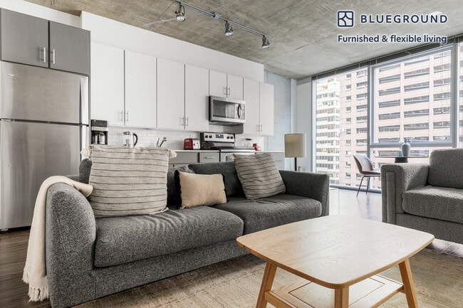 Building Photo - 215 W Lake St Unit FL8-ID1344