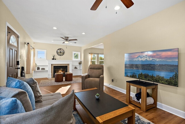 Building Photo - 109 E 45th St Unit ID1296627P