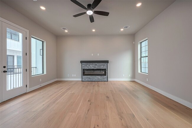 Photo - 1222 W 24th St