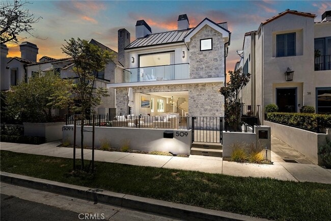 Building Photo - 509 Carnation Ave