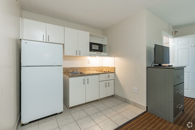 Large Studio - 265SF - Siegel Select Bartlett