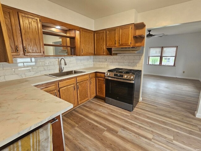 Photo - 128 N Roosevelt St