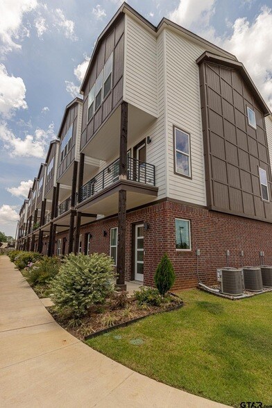 Photo - 540 W Erwin St