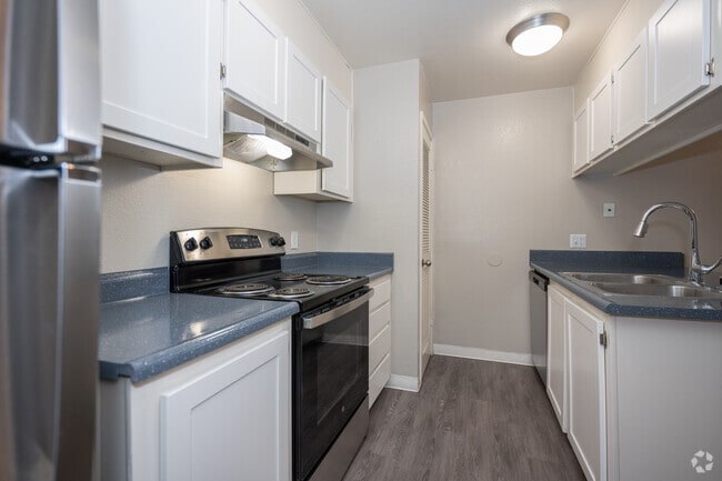 2BR, 1.5BA - 1,050SF - Kitchen - Autumn Oaks Apartments