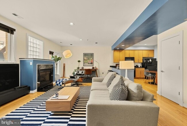 Photo - 2363 Champlain St NW Unit 3