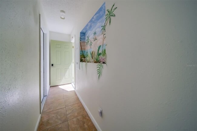 Photo - 18111 1st St E