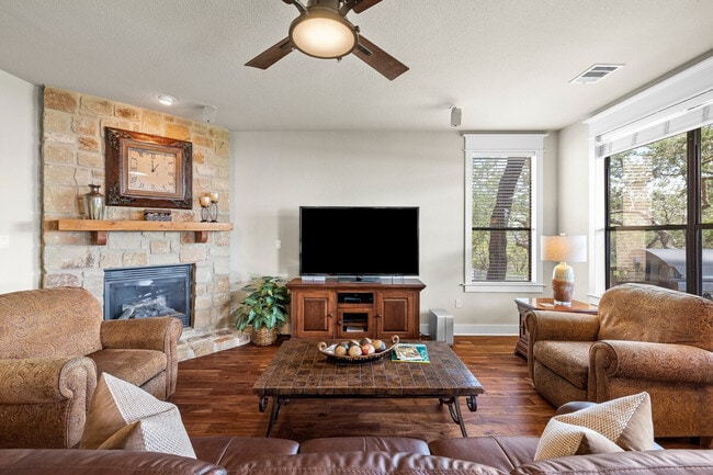 Building Photo - 18024 Edgewood Way Unit SI ID1521783P