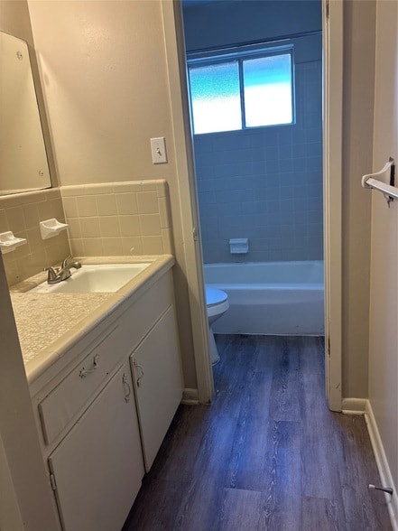 Photo - 2114 Yorktown Ct N