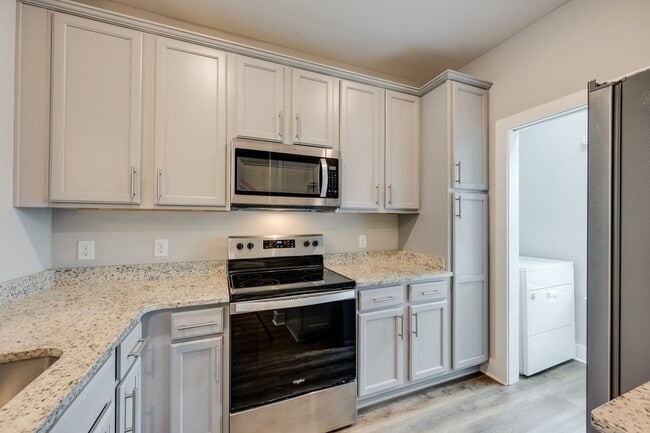 Photo - 303 E FORGE Ct