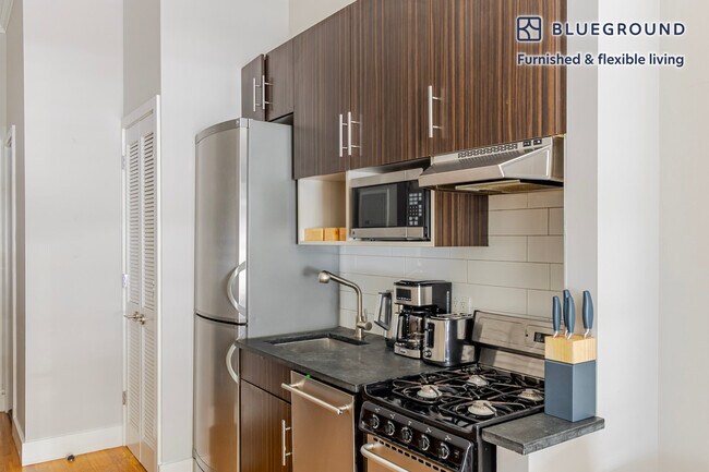 Photo - 515 W 47th St Unit FL1-ID1875