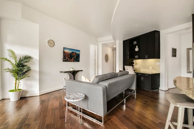 Photo - 101 Bowen St Unit ID1297788P