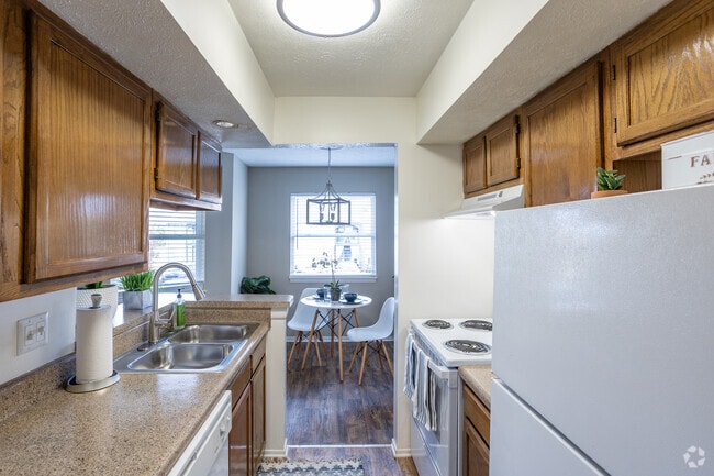 1BR, 1BA - 676SF - Kitchen - The Summit at Cane Ridge