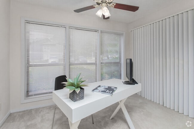 1BR, 1BA - 1005sf - Sun Room - Reserve at Twin Oaks