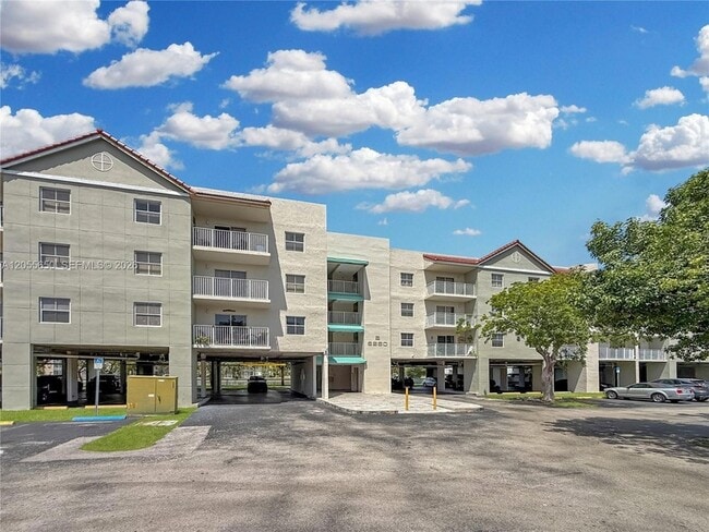 Building Photo - 8260 SW 210th St Unit 309