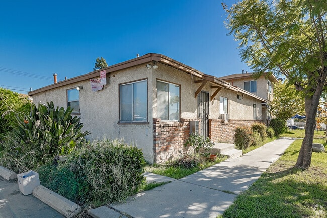 Photo - 11700 Glenoaks Blvd