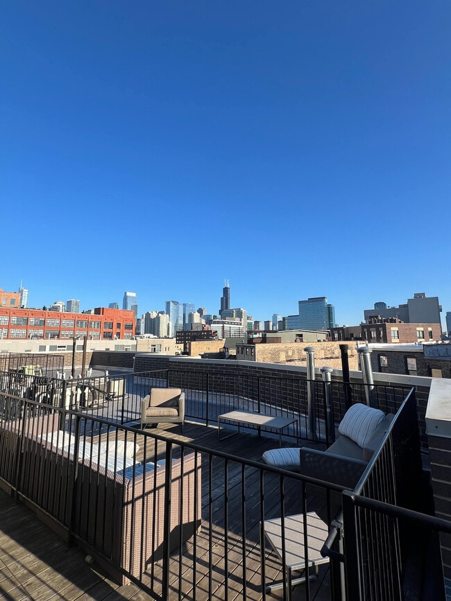 Photo - 951 W Huron St Unit ID1031380P