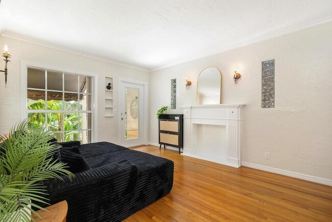 Photo - 341 Nottingham Blvd