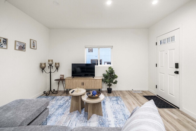 Photo - 815 SW Cloverdale St Unit SI ID1391351P
