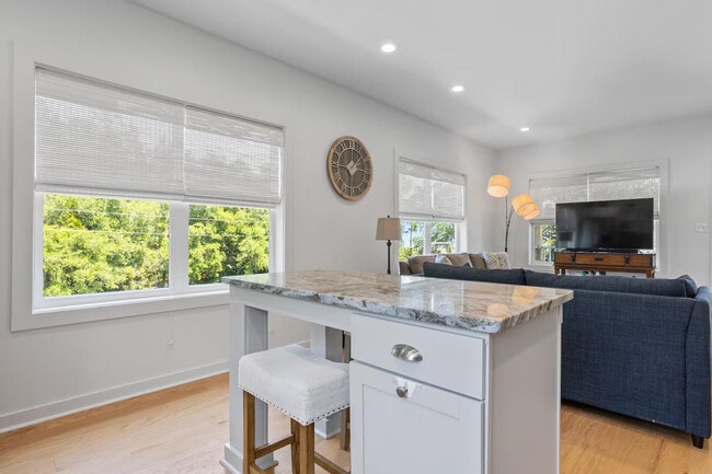 Building Photo - 111 Eleanor Ave Unit SI ID1473635P