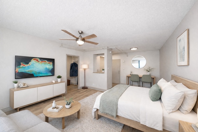 Studio Layout Furnished - 500 Fifth